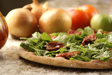 pizza arugula/sun-dried tomatoes