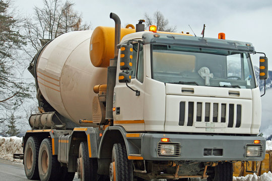 mixer for the transportation of cement on a construction site