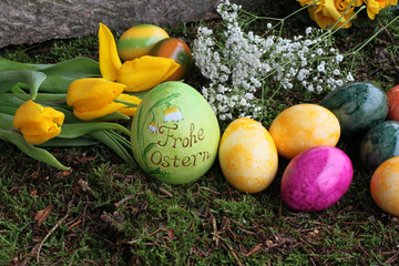 Osterei mit der Inschrift Frohe Ostern