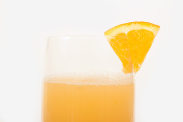 Glas frisch gepresster Orangensaft