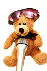 Teddy macht Karaoke
