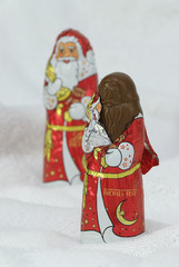 2 Schokoladen-Weihnachtsmänner