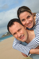 Obraz premium Happy couple at the beach