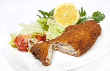 CORDON BLEU MIT SALAT