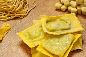 Obraz na płótnie Canvas Tortelli alla ricotta e spinaci, pasta all'uovo fresca