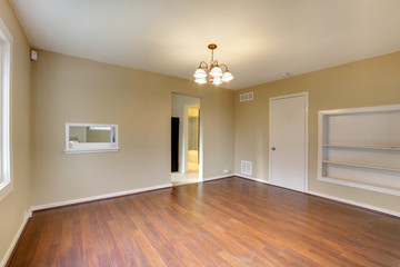 Dining room empty new with nice hardwood