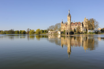 Fototapeta na wymiar Schwerin Schwerin Castle Lake