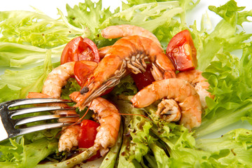 insalata con pomodori e gamberetti