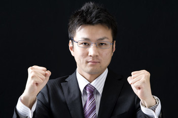 ガッツポーズのビジネスマン