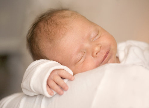 l&auml;chelndes tr&auml;umendes Baby