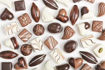 Photo sur Aluminium Bonbons Chocolate on white background
