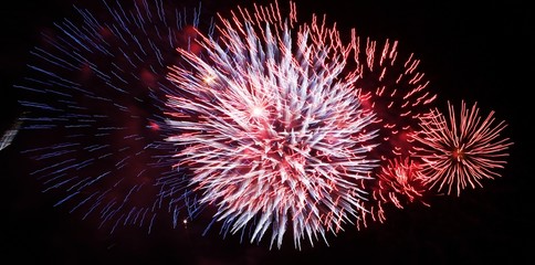 feu d'artifice aux couleurs de la france