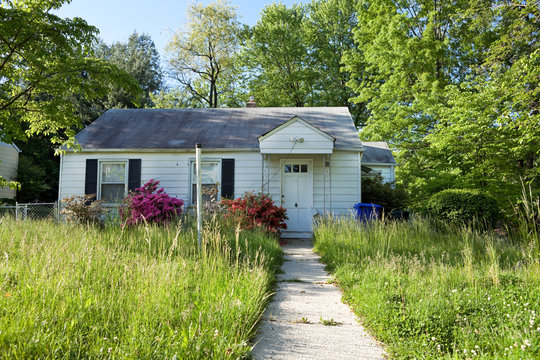 Abandoned Foreclosed Cape Cod Home Long Grass