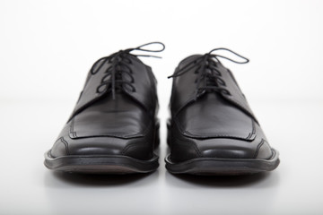 Schwarze Lederschuhe
