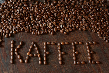 Kaffee auf Holztisch