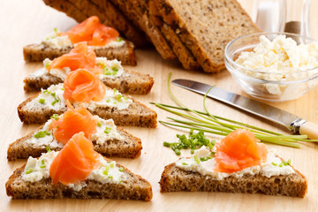 Bread with  smoked salmon and cream cheese