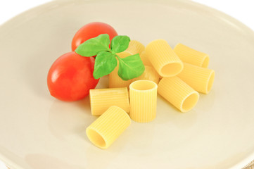 PENNE, POMODORO E BASILICO