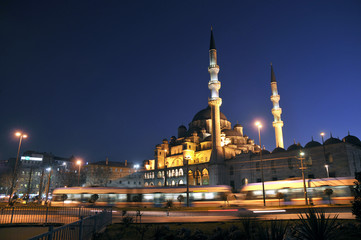 Fototapeta na wymiar Eminonu Night View (New Mosque), Istanbul, Turkey