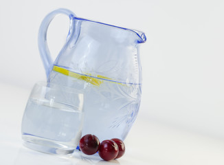 Eine Karaffe mit frischem Wasser