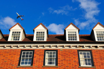Fototapeta na wymiar Powietrze, które przechodzi domu w Londynie