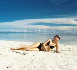Fototapeta na wymiar Girl on a beach