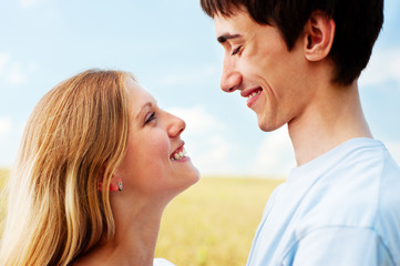 Obraz premium profile portrait of happy couple