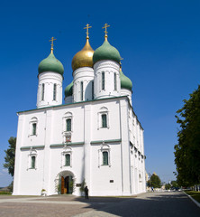 Fototapeta na wymiar white church in Colomna, Russia