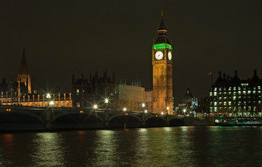 Fototapeta premium Night view of Big Ben and Thames river, London