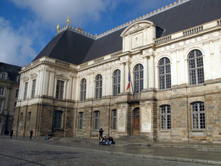 entrée du tribunal