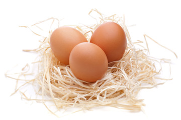 3 Eier isoliert auf weißem Hintergrund