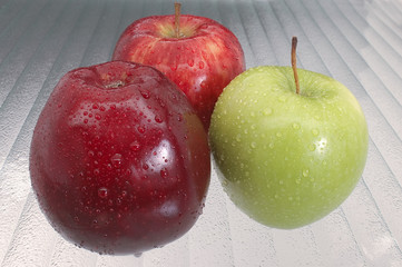 Manzanas  verde y rojas