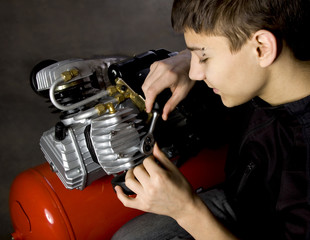 Young mechanic fix engine