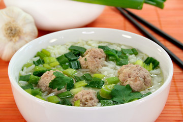 Reissuppe mit Hackfleischbällchen