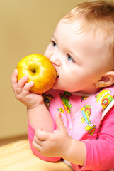Fototapeta na wymiar Girl eating apple