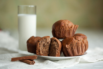 muffins with cinnamon and nuts