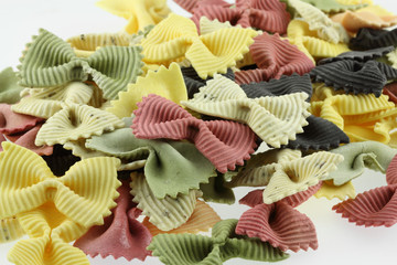 pâtes italiennes colorées, farfalles