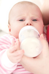 Feeding of the chest baby by a dairy mix f