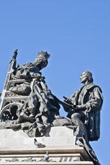 Obraz premium Escultura de Cristobal Colón e Isabel la católica
