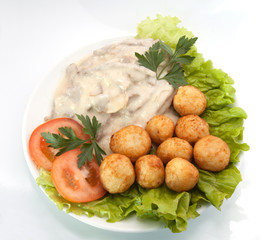 Бефстроганов с картофельными шариками