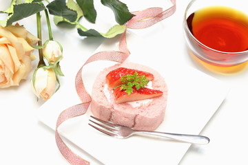 苺のロールケーキ