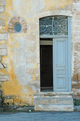 Fototapeta na wymiar Tür an einem Haus auf Kreta