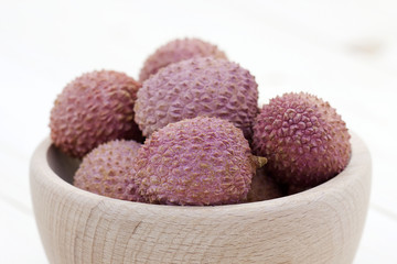 bowl full of fresh lychee fruits