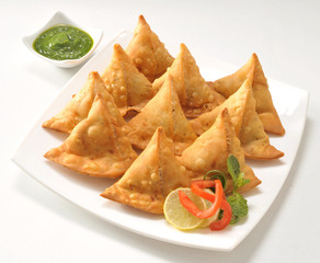 Punjabi samosa with chutney