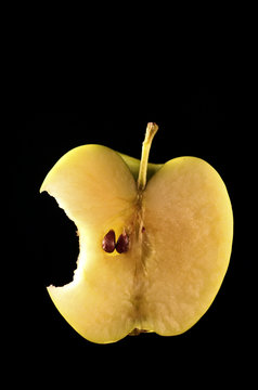 Apfel angeknabbert