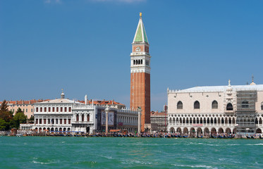 Fototapeta na wymiar Seaview of Piazza San Marco and The Doge's Palace