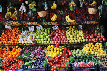 Fototapeta na wymiar fresh fruits and vegetables at market