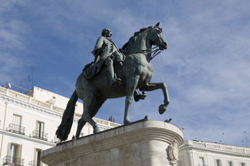 Fototapeta na wymiar Madryt - Karol III, konny pomnik w Puerta del Sol