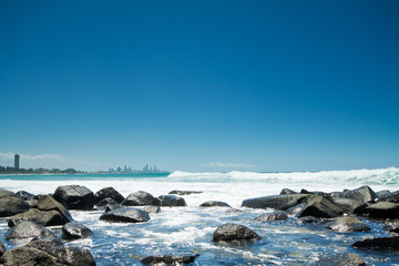 Fototapeta na wymiar australian coast during the day (burleigh heads,qld)