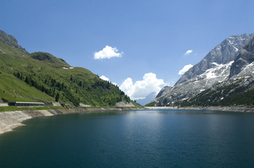 Fototapeta na wymiar Stausee; Lago artificiale