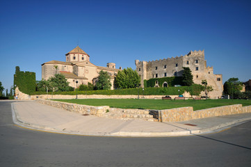 Fototapeta na wymiar Altafulla Church and Castle, Tarragona, Katalonia, Hiszpania